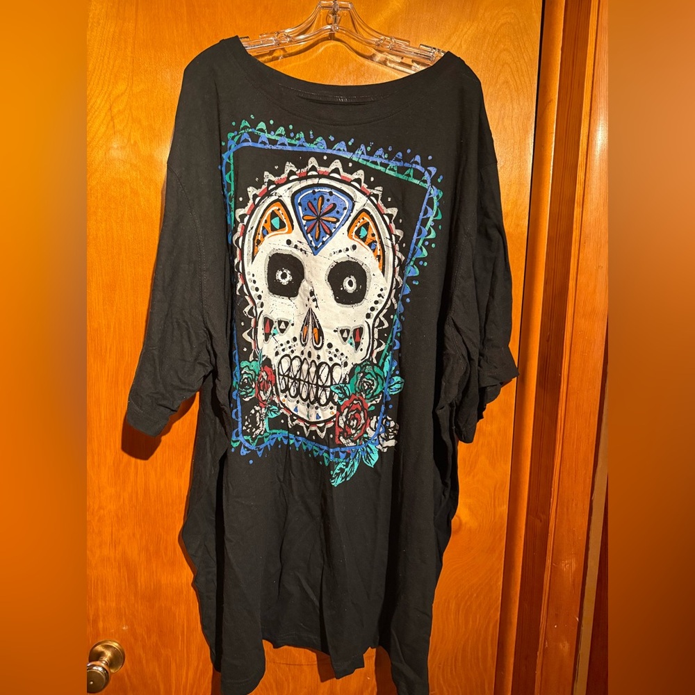 Black Graphic T-Shirt with Skull Design